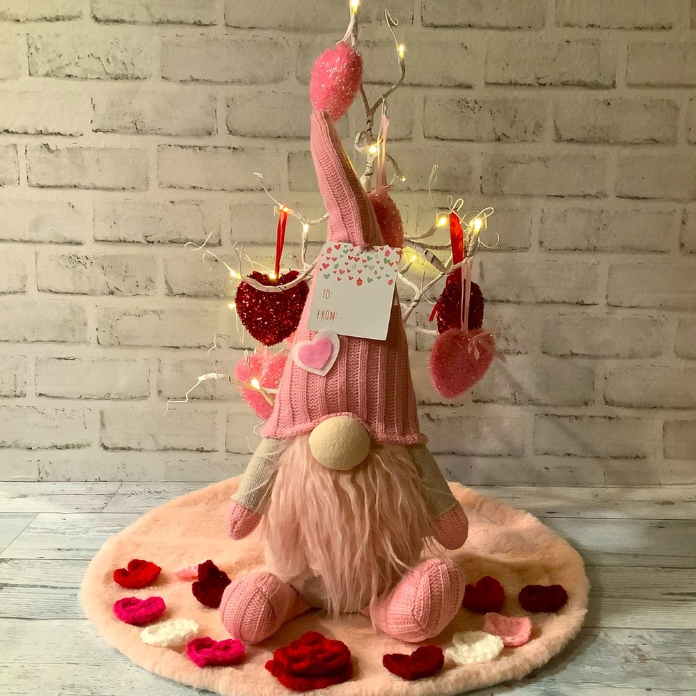 Love & Cupcakes Valentine Gnome